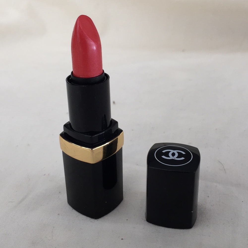 Chanel clutch size lipstick